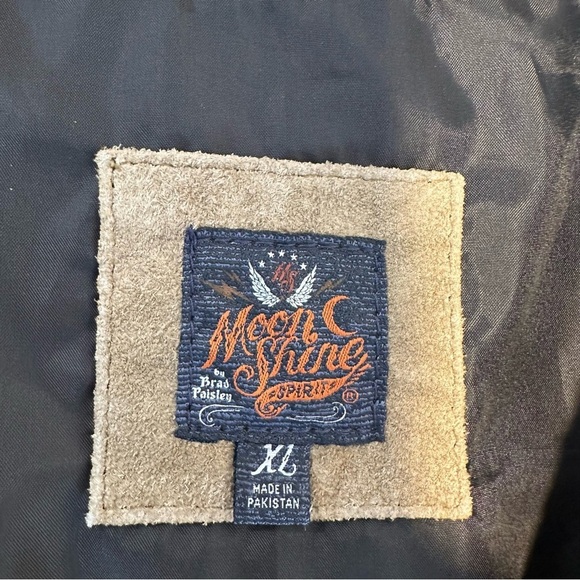 Men's Moon Shine Brad Paisley Tan Suede Vest - Picture 6 of 14